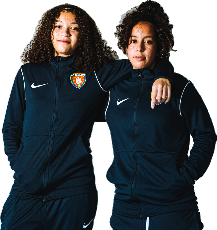 Deux joueuses du FC Melun en survêtement, portraits détourés